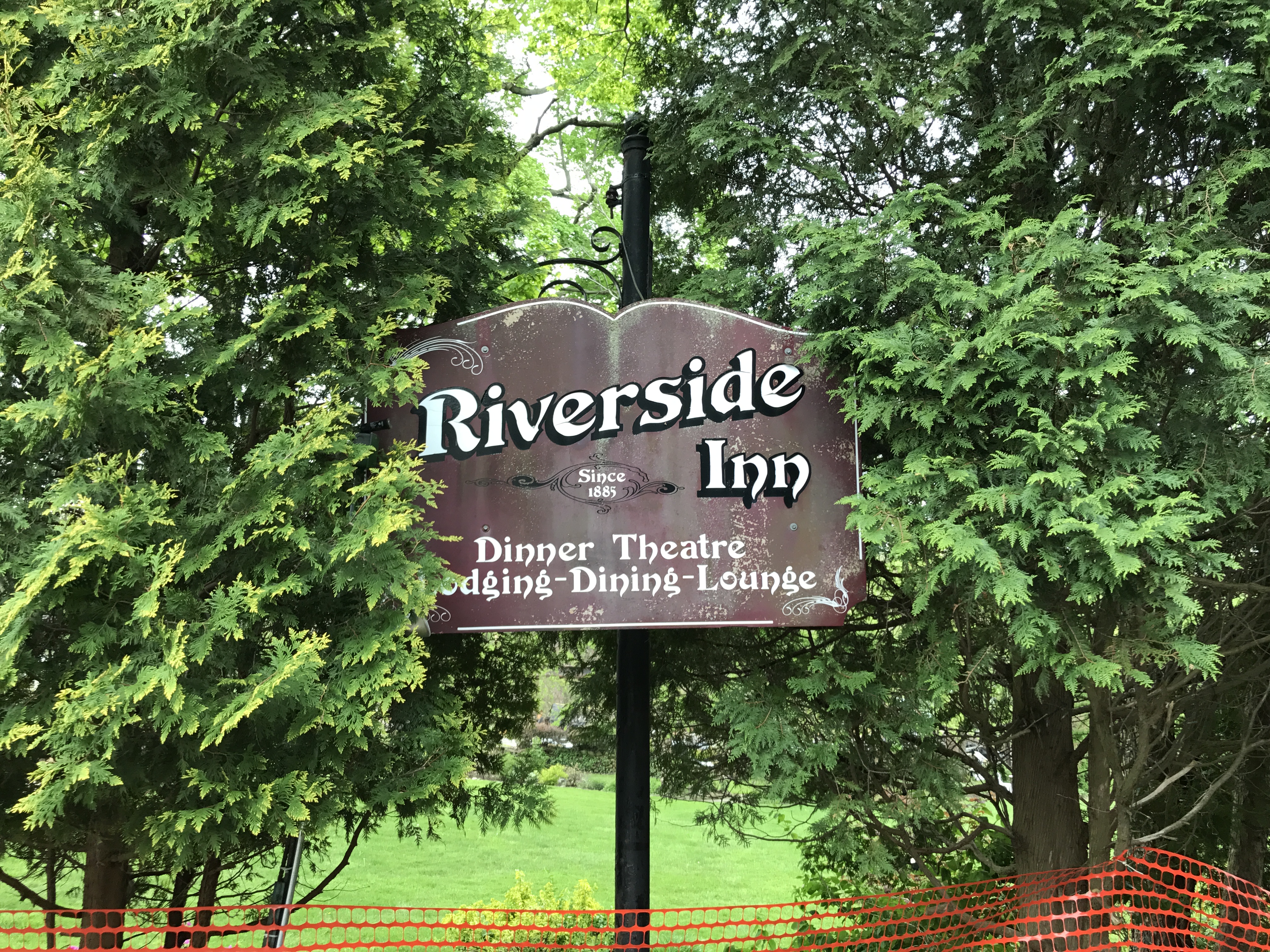 Riverside Inn Sign